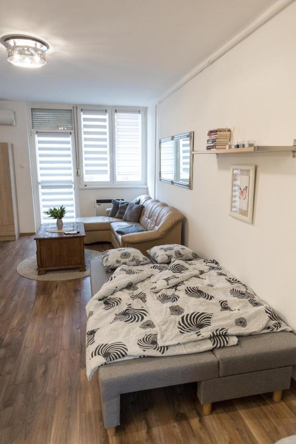 Sflower Apartman Eger Extérieur photo